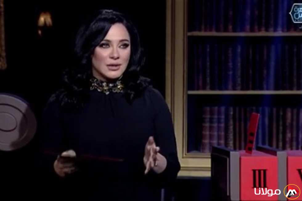 سلاف فواخرجي ترد على أنباء هجرتها إلى فرنسا بعد سقوط النظام الأسد