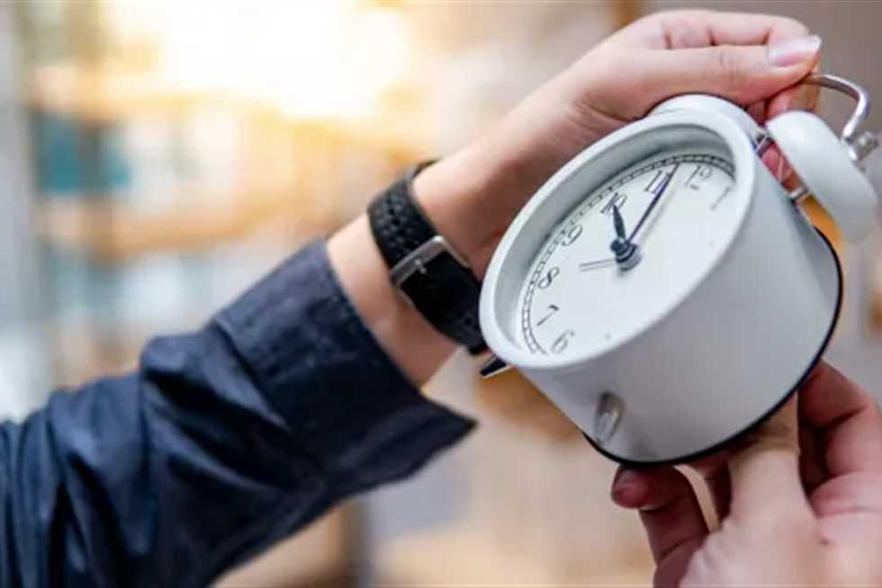 موعد تطبيق التوقيت الصيفي 2025 رسميًا: التأثير على مواعيد المدارس