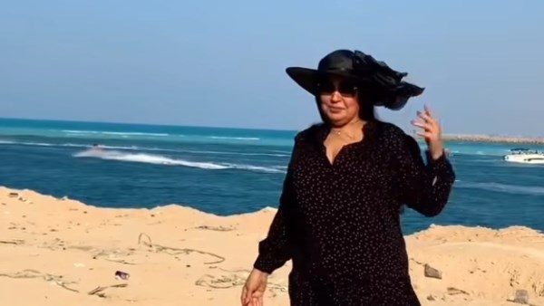 فيفي عبده تتألق برقصها على أنغام “هتدلعني” في الساحل الشمالي