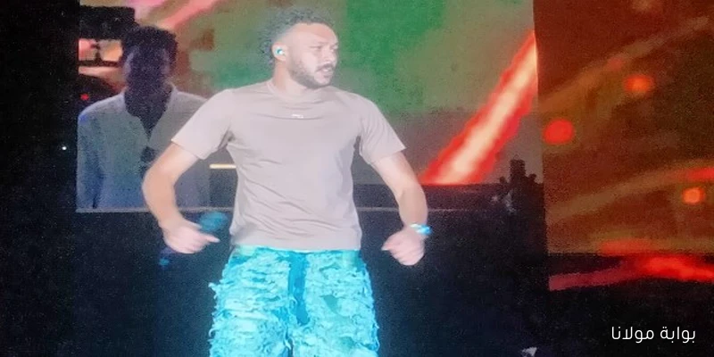 ويجز يتألق في مهرجان العلمين الجديدة بحفل مميز «حافي القدمين»