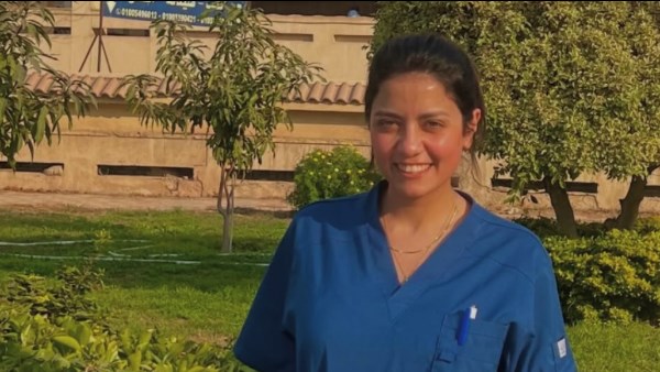 سهر الصايغ تتألق بالزي الطبي في قصر العيني وتجذب الأنظار