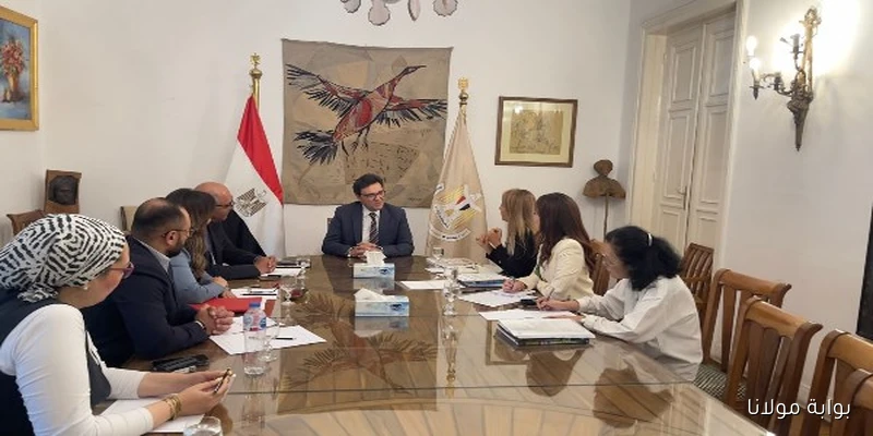 هنو يناقش مع اليونسكو سبل تطوير المتاحف وتعزيز التعاون في مجالات الذكاء الاصطناعي